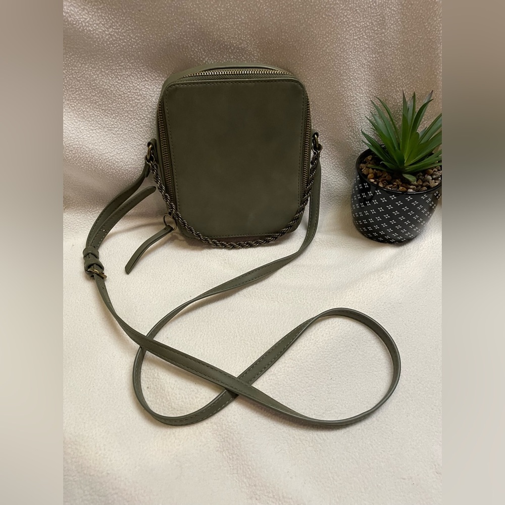Universal Thread Crossbody - image 1